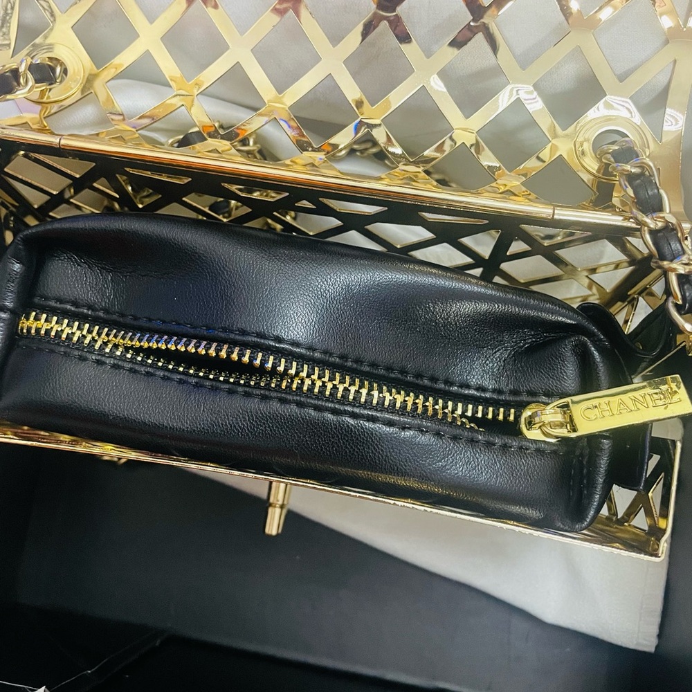 🖤💛 Chanel Black and Gold metal cage Crossbody Bag - Picture 8 of 15